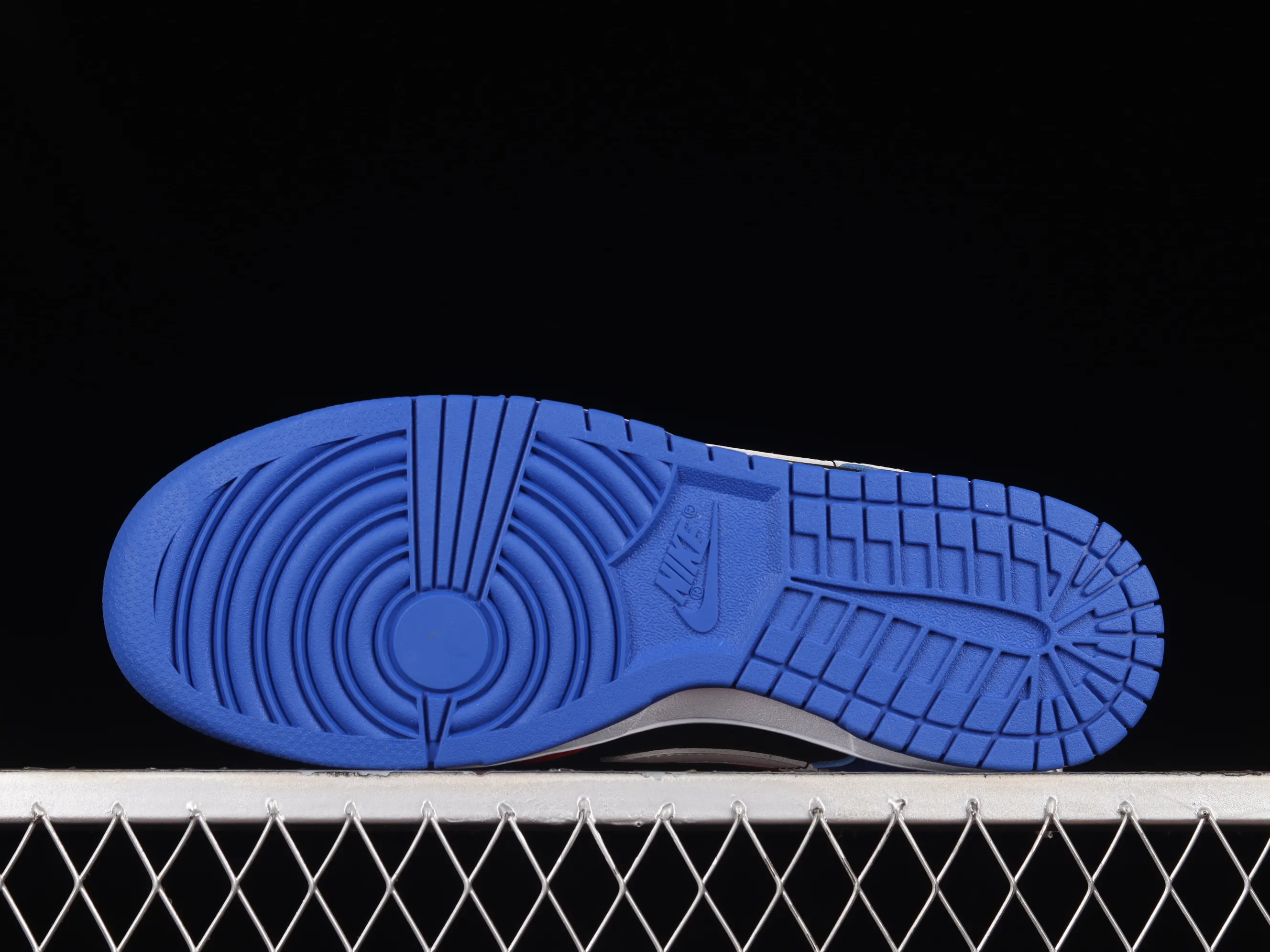 All categories Nk SB Dunk series Nk SB Dunk Low low-top sneakers C version Nk Dunk Low "TSU" University theme series SB low-top sports and leisure sneakers DR6190-100